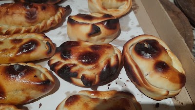 El Violin Pizza A la Piedra - Empanadas al Horno