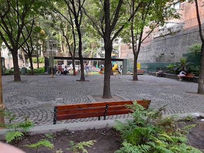 Plaza Mujica Lainez