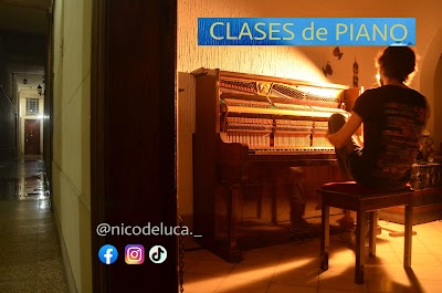 Clases de Piano Violín y Guitarra (Nico Deluca)