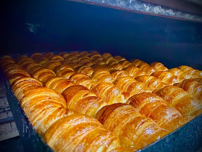 Caris, Confitería y Panadería