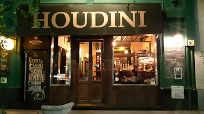 Houdini Public Bar