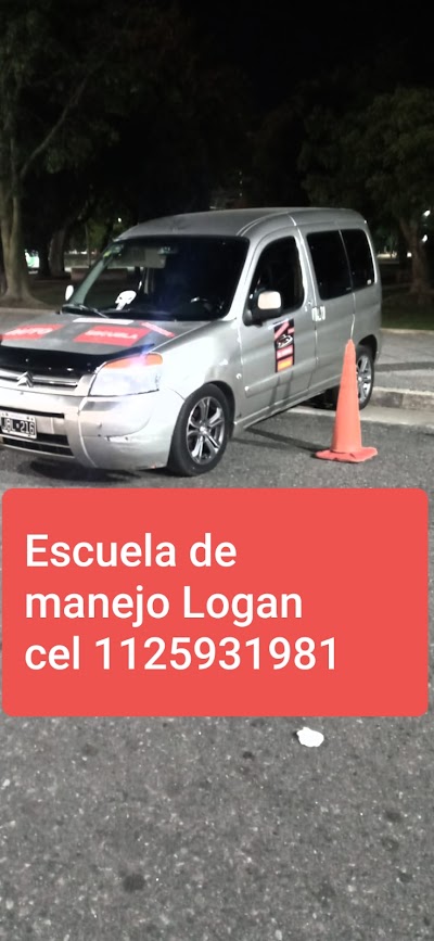 Escuela de manejo Logan