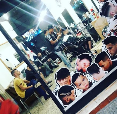 Blanco y Negro, Barber shop