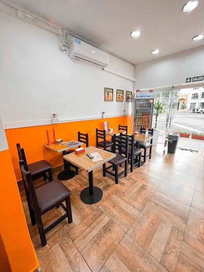 Montys Heladeria y Cafeteria