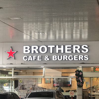 Brothers Café & Burgers