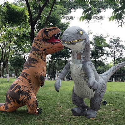 Alquiler de Disfraces y Dinosaurio Inflable