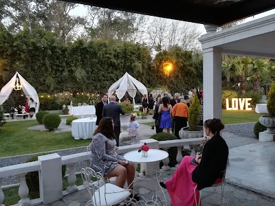 La Soñada, Salon Eventos, Estancias