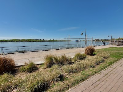 Paseo De La Ribera