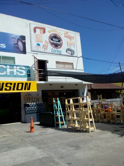 Muebles de Pino 72 y 15. (Paseo Boulevard)