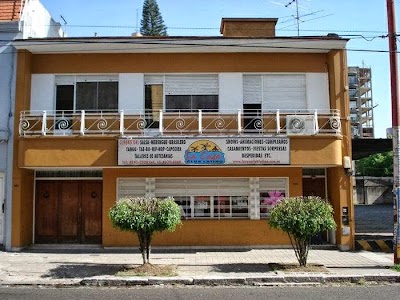 La Casa Club Latino