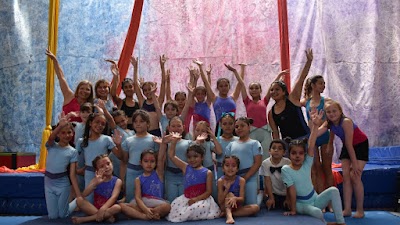 escuela de acrobacia el nido