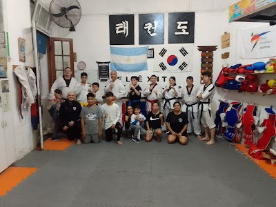 TAEKWONDO Y DEFENSA PERSONAL