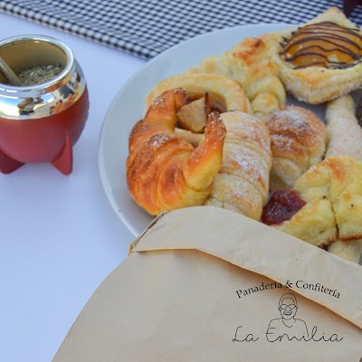 La Emilia, Panadería y Confitería