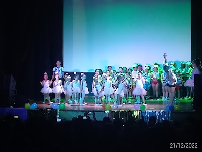 Escuela de Danzas M. C.