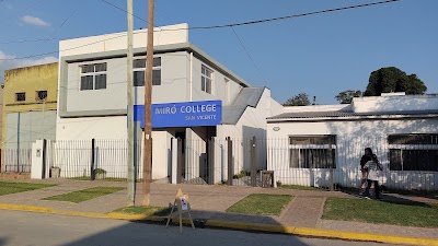 Colegio Miró College