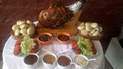 La Reina del Pernil Catering