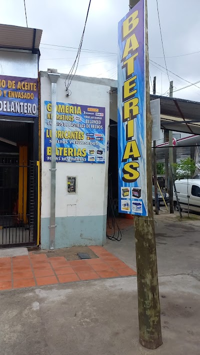 Gomeria lubricentro y baterías el águila