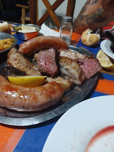 Parrilla De Aqui A La Esquina