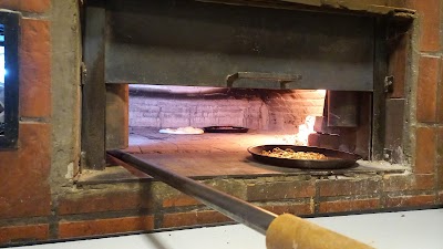 Pizzeria La Nueva Mandiyu Horno A Leña