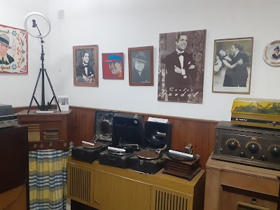 Museo de radios antiguas Carlos Gardel