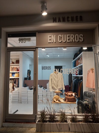 En Cueros