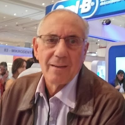 Dr. Gustavo E. Andrada, Odontólogo