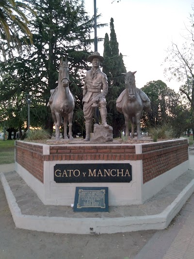 Monumento a Gato y Mancha