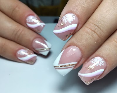 Bruna Nails