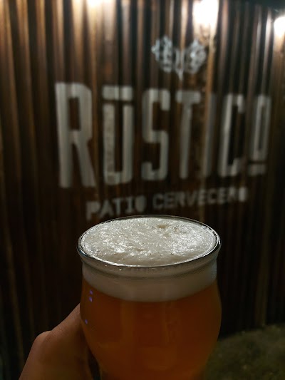 RÚSTICO PATIO CERVECERO