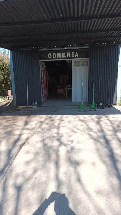 Gomería y Remolques "Carusa"