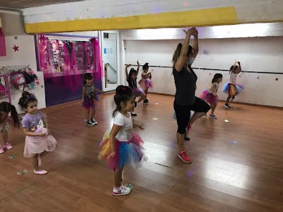 Estudio de Danzas & Arte CRISTAL