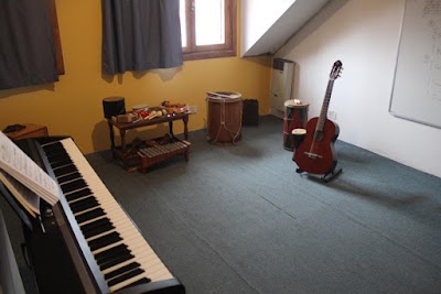 Clases de Guitarra, Piano, Canto, Batería, Bajo, Ukelele ESTUDIO12NOTAS