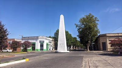 Obelisco De Las Flores