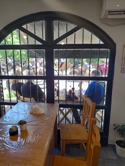 Panadería y cafetería "La costanera"