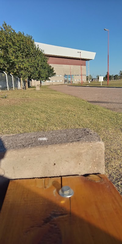 Pista de atletismo "Rubén González"