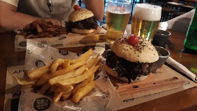 Apolo18 - Beers and Burgers