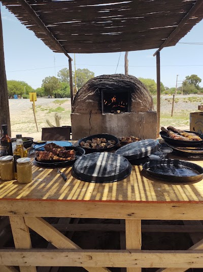 Parador "Lo de Checho" - Cabrito y empanadas al horno de barro