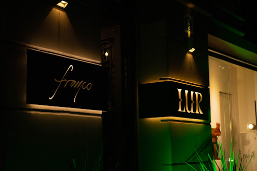 Franco Salon Exclusivo