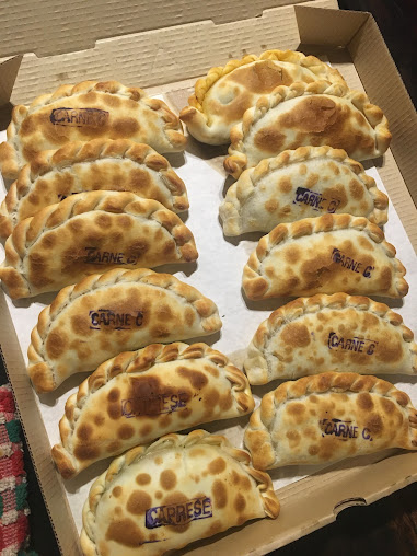 Mucharella Pizzas & Empanadas